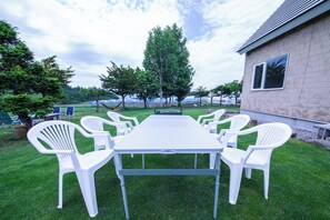 Apartemen Basic | Teras/patio