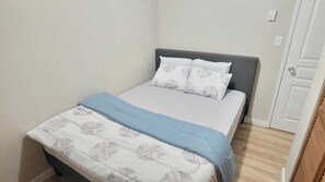 2 bedrooms, desk, iron/ironing board, free WiFi