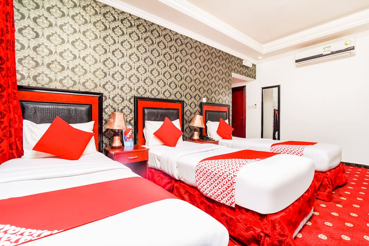 Standard Triple Room | 1 bedroom, in-room safe, desk, laptop workspace