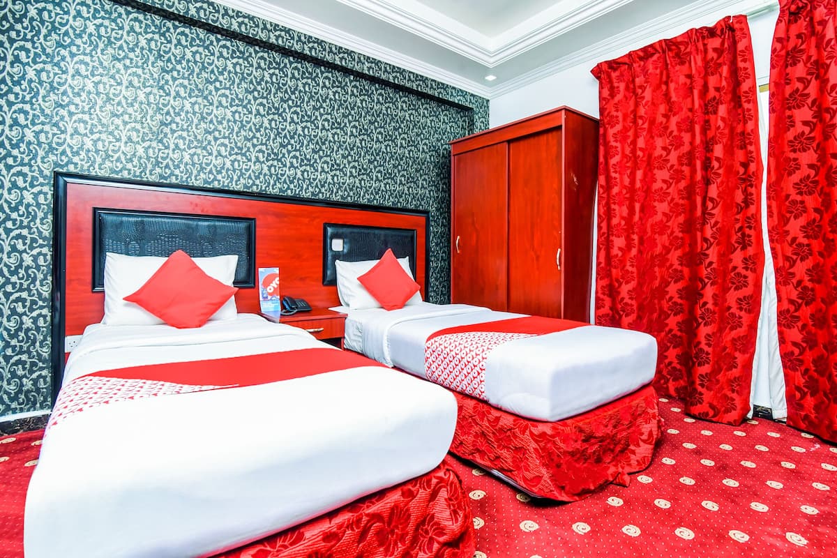 Standard Twin Room | 1 bedroom, in-room safe, desk, laptop workspace