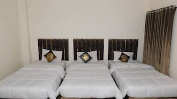 Triple Room | Iron/ironing board