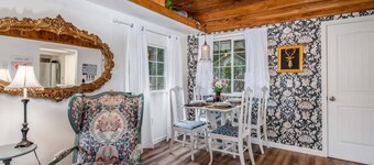 New Listing! Adorable remodeled cottage, hot tub, gas grill, walk to restaurants and shopping