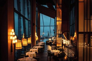 2 restaurantes; se sirve desayuno, almuerzo, cena y brunch