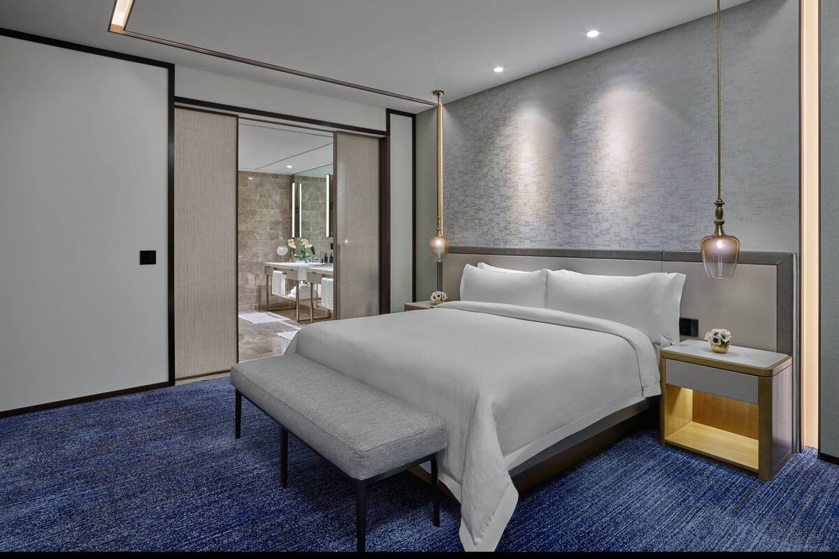 John Jacob Astor Suite | Premium bedding, down comforters, pillowtop beds, minibar