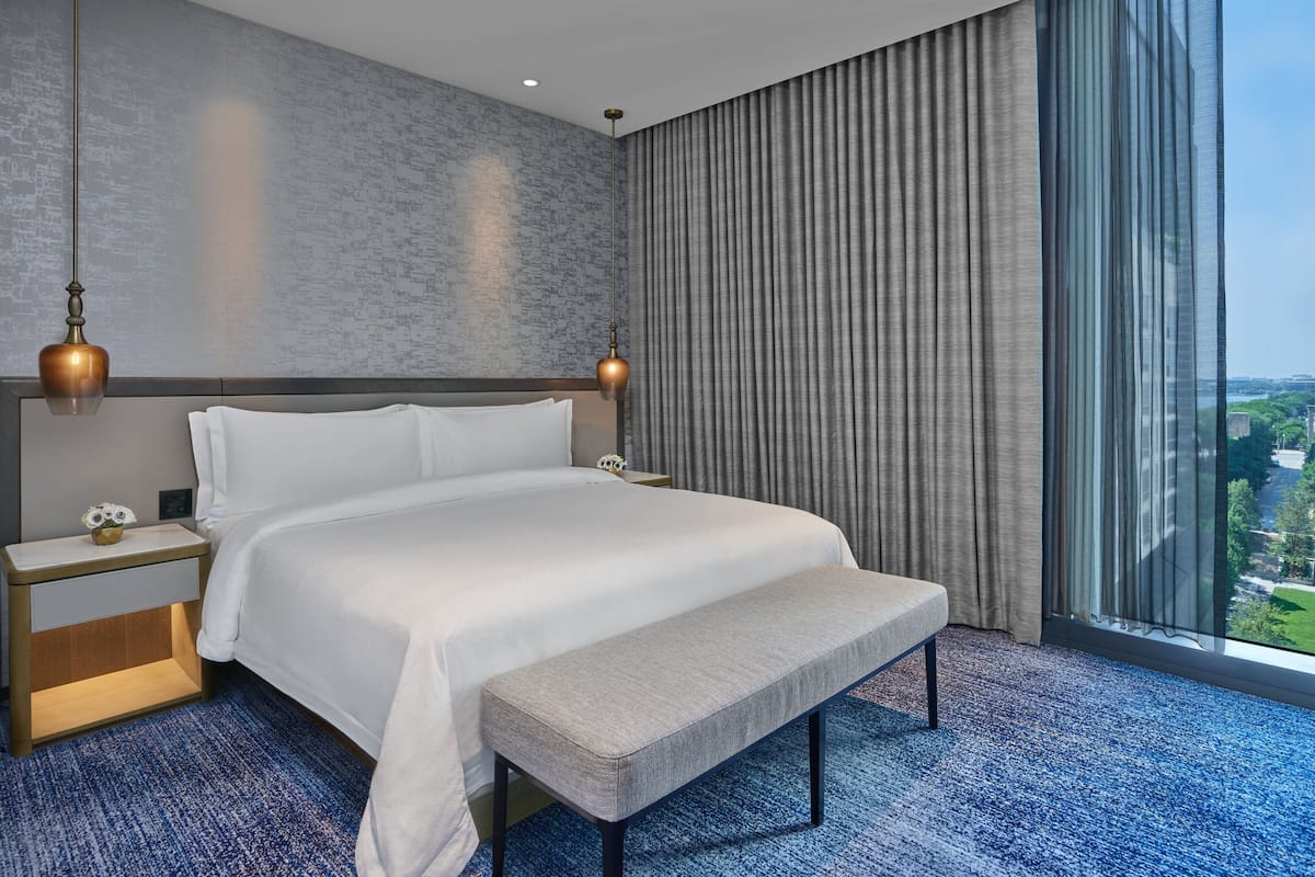 Metropolitan Suite | 高級寝具、羽毛の掛け布団、ピロートップベッド、ミニバー