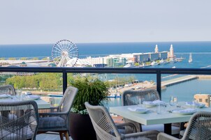 2 restaurantes; se sirve desayuno, almuerzo, cena y brunch