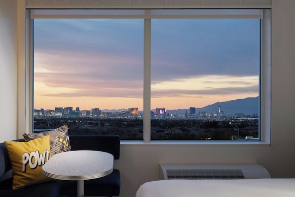 Seprai premium, brankas, meja kerja, dan tirai kedap cahaya