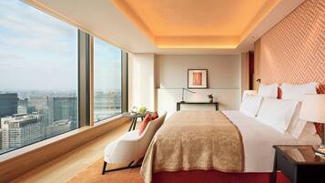 Premium Room, 1 King Bed, Non Smoking, Garden View | Minibar, desk, soundproofing, free cribs/infant beds