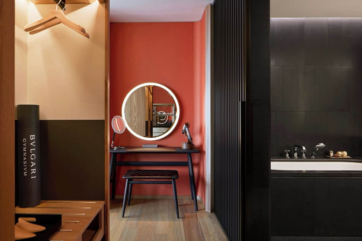 1 camera, minibar, una scrivania, insonorizzazione