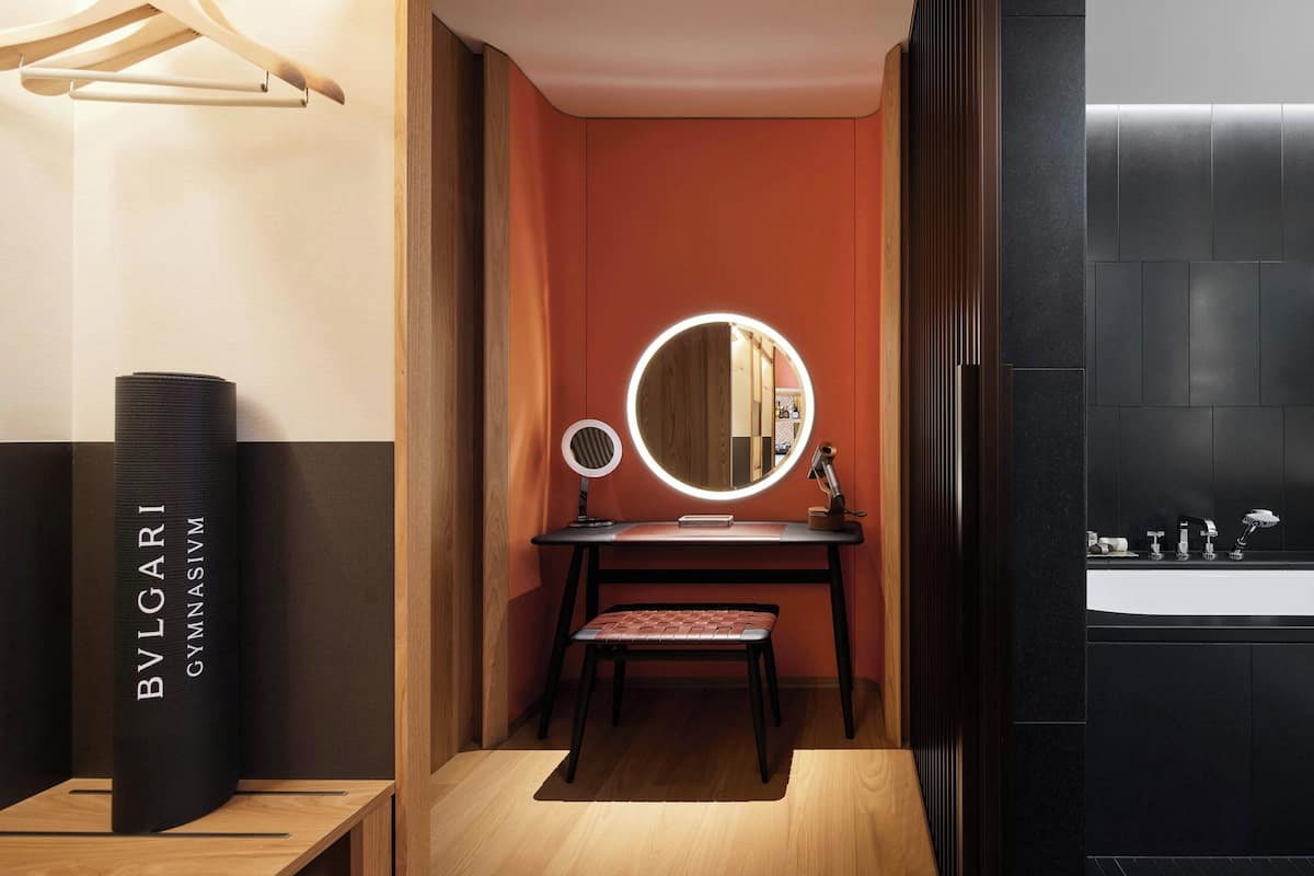 1 camera, minibar, una scrivania, insonorizzazione