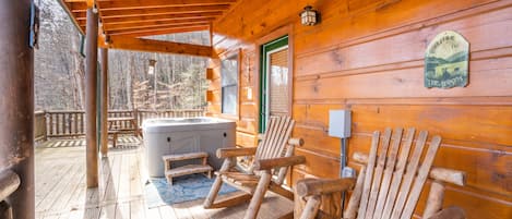 Cabaña familiar, 2 habitaciones, hidromasaje, vista a la ciudad | Tina de hidromasaje privada