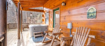 Moonshine Ridge Cabin with Hot Tub and Fire Pit