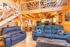 Family Cabin, 2 Bedrooms, Hot Tub, City View | Living room | 55-inch Smart TV with cable channels, TV, fireplace