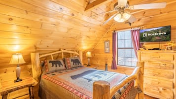 Cabaña familiar, 2 habitaciones, hidromasaje, vista a la ciudad | 2 habitaciones, decoración personalizada y muebles diferentes