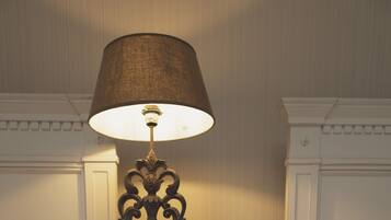 Kahden hengen huone (kaksi sänkyä) | Työpöytä, silitysrauta/-lauta, ilmainen Wi-Fi, vuodevaatteet