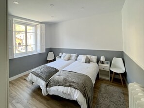 8 bedrooms, travel cot, WiFi, wheelchair access - Vizcaya House, Lanestosa (Lanestosa)