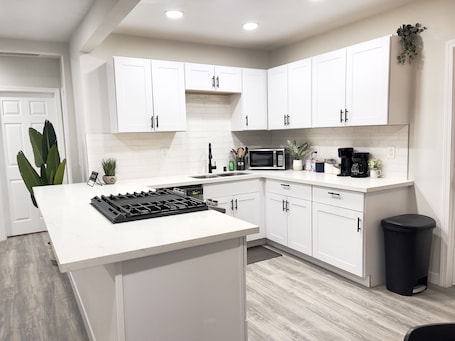 Fridge, microwave, stovetop, dishwasher. New 3 BR, Gated Parking, Sleep 8, Walk to BLVD