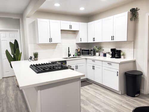 New 3 BR, Gated Parking, Sleep 8, Walk to BLVD