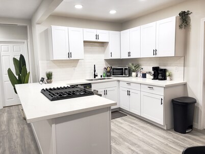 New 3 BR, Gated Parking, Sleep 8, Walk to BLVD