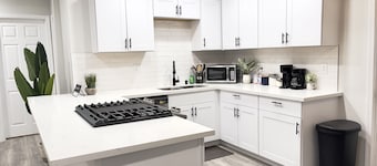 New 3 BR, Gated Parking, Sleep 8, Walk to BLVD