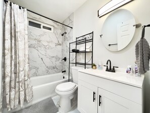 Hair dryer, towels, soap, shampoo - New 3 BR, Gated Parking, Sleep 8, Walk to BLVD (Lancaster)