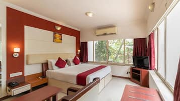 Superior Double Room | Soundproofing, free WiFi, bed sheets