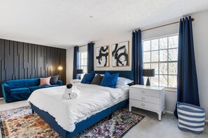 4 bedrooms, desk, iron/ironing board, free WiFi