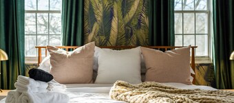 Modern home near highways, king beds, ping pong table