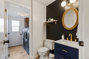 Shower, jetted bath, hair dryer, towels