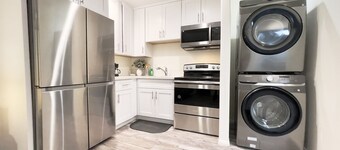 Brand New 1 BR Guest House, Laundry, Gated Parking