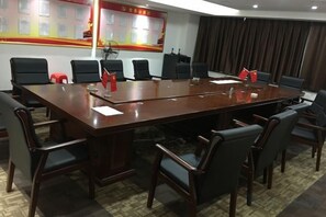 A conference room with a large rectangular table surrounded by chairs, a red flag, and a banner on the wall. - Days Hotel by Wyndham Hunan Zhangjiajie (Zhangjiajie)