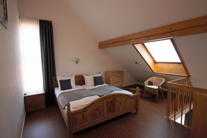 Free WiFi, bed sheets - Hotel Wirtshaus Krone (Friedrichshafen)
