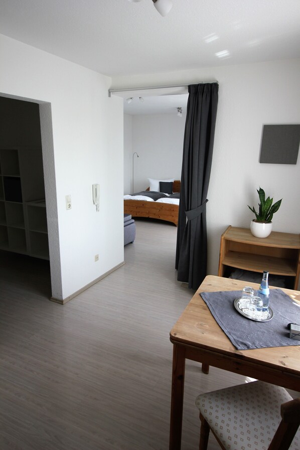 Free WiFi, bed sheets - Hotel Wirtshaus Krone (Friedrichshafen)