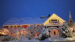 Exterior - Hotel Wirtshaus Krone (Friedrichshafen)
