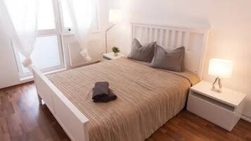 1 habitación, tabla de planchar con plancha, wifi y ropa de cama