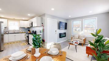 Smart TV, fireplace