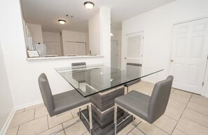 Dining - Chic & Cozy Townhouse with Two Master Suite Retreat (Jacksonville)