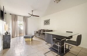 Interior - Chic & Cozy Townhouse with Two Master Suite Retreat (Jacksonville)