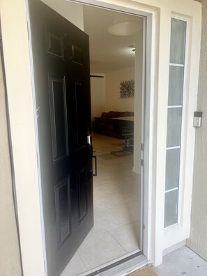 Interior - Chic & Cozy Townhouse with Two Master Suite Retreat (Jacksonville)