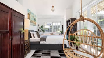 4 bedrooms, iron/ironing board, travel cot, free WiFi