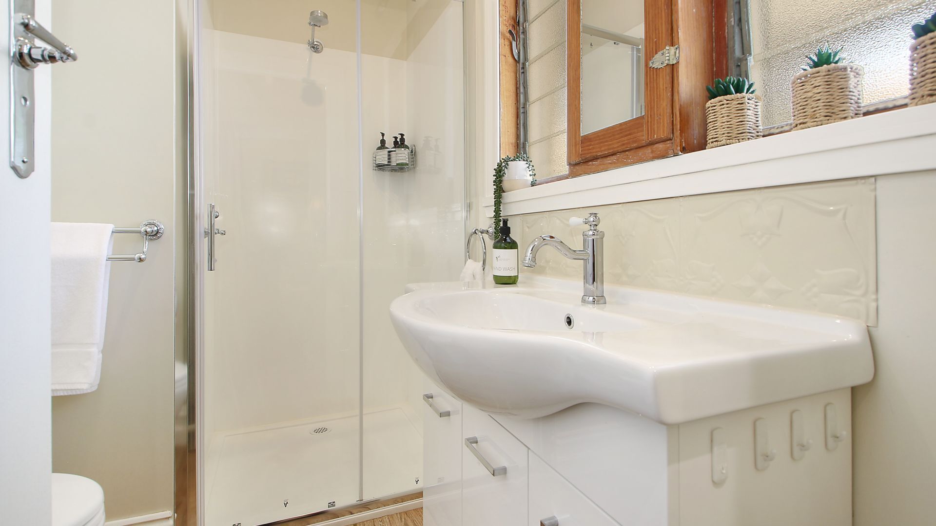 Ducha y bañera combinadas y secador de pelo