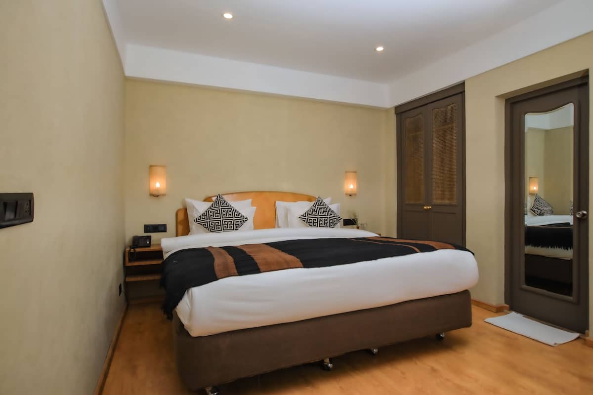 Eenvoudige eenpersoonskamer | Luxe beddengoed, donzen dekbedden, bedden met traagschuimmatras
