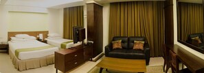 Studio suite | Een bureau, gratis wifi