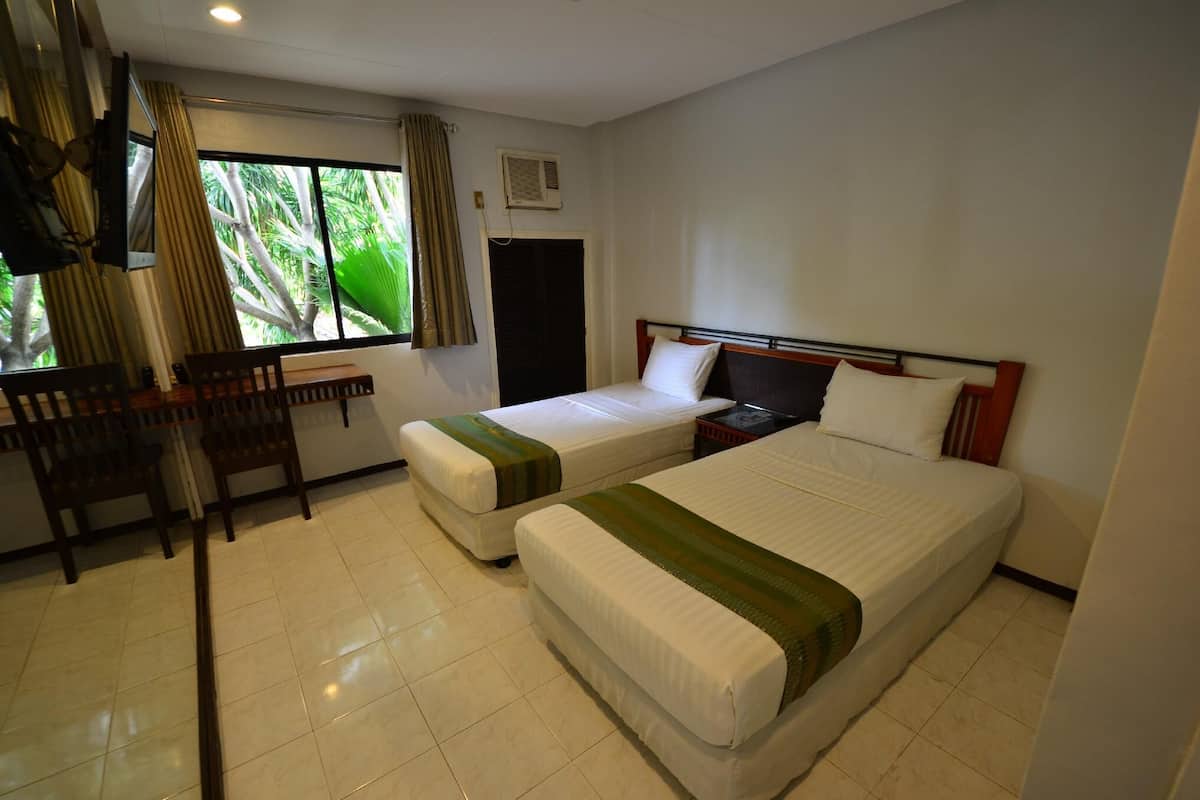 Standard Twin Room, 2 Katil Bujang (Single) | Meja, Wi-fi percuma