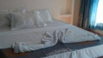 Iron/ironing board, free WiFi, bed sheets