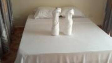 Iron/ironing board, free WiFi, bed sheets