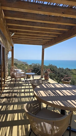 Water view. Tendù Punta Bianca Glamping Camp