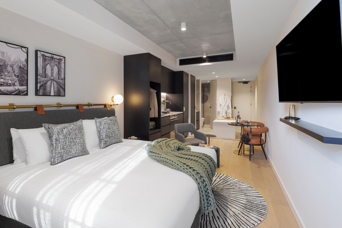 Executive Veriu Suite