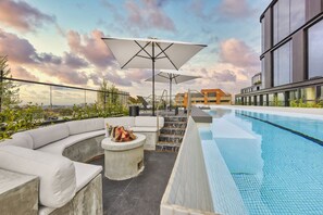 Outdoor pool - Veriu Collingwood (Collingwood)