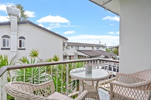 Outdoor dining - Auspray - Located in the heart of Lennox village (Lennox Head)